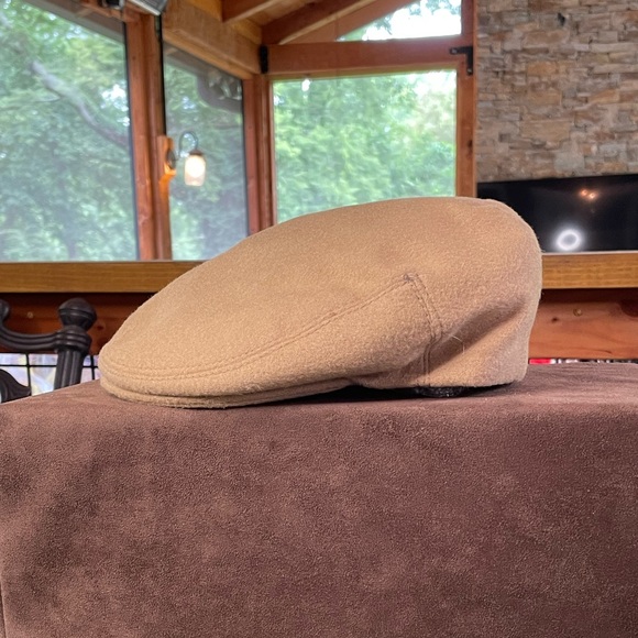 Burberrys camel colored 100% wool driving hat - Picture 1 of 13